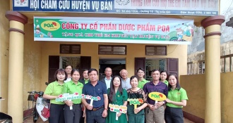 PQA trao gửi món quà yêu thương tới các trẻ em khuyết tật huyện Vụ Bản